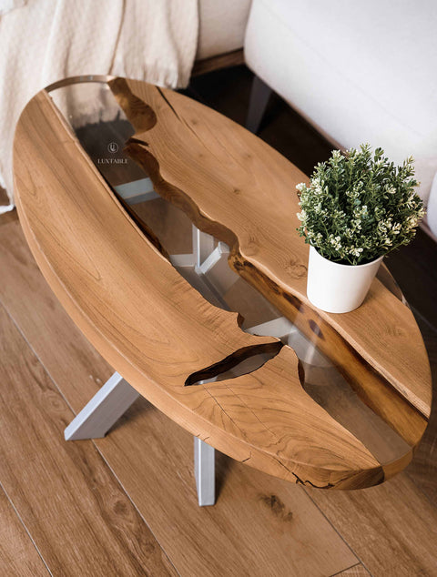 Ovaler Couchtisch Incanto aus Akazienholz mit glasklarem Epoxidharz