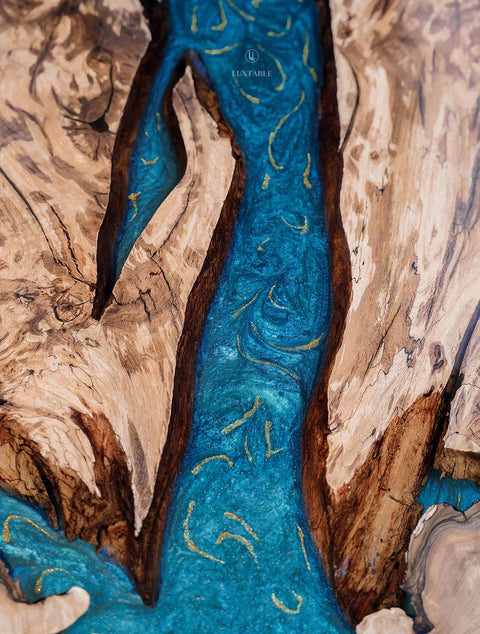Esstisch Natura aus Nussbaum massiv mit blaugrauem Epoxidharz