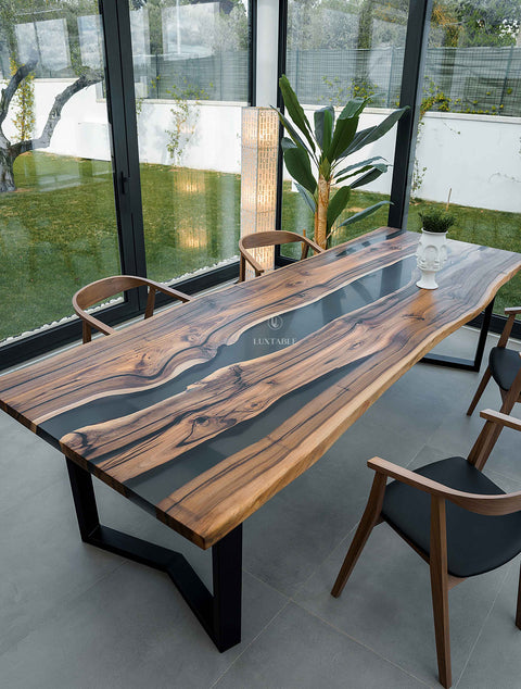 Massivholztisch Eterea aus Nussbaum massiv mit grauem Epoxidharz