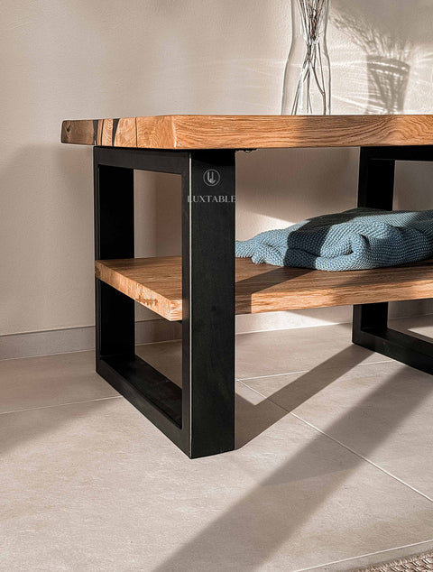 Couchtisch Senna aus Eiche massiv mit rauchigem Epoxidharz mit Ablage