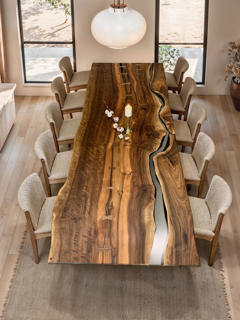 Epoxidharz Tisch aus Nussbaum mit Butterfly-Verbindungen Serenity