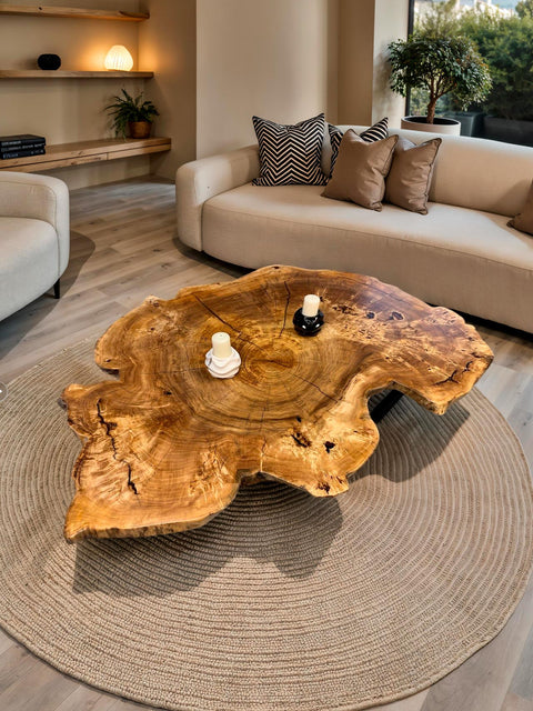 Couchtisch massiv Charmant aus einer Pappel-Baumscheibe, mit transparentem Epoxidharz 
