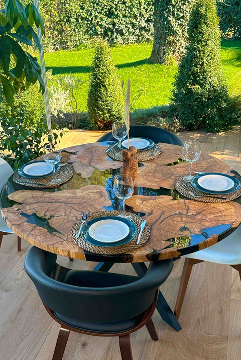 Round smoke gray resin table in olive wood, custom size Notte Marocchina