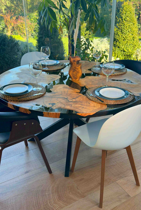Round smoke gray resin table in olive wood, custom size Notte Marocchina