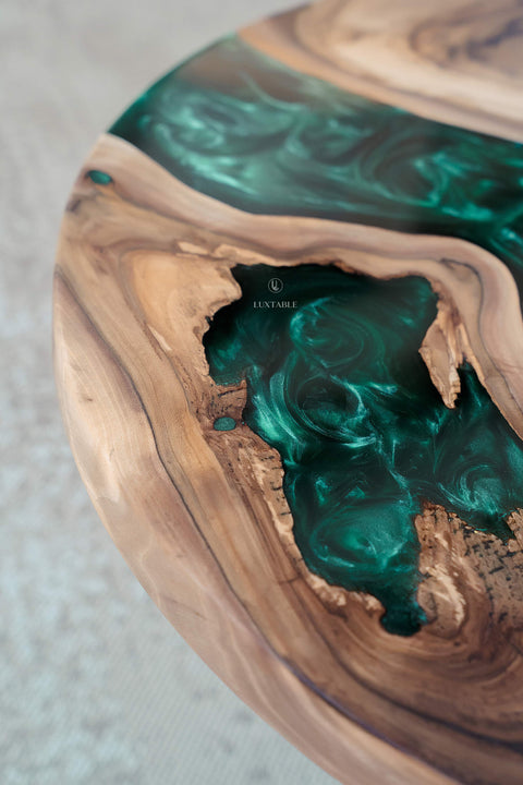 Walnut wooden coffee table green resin, custom size Smeralda